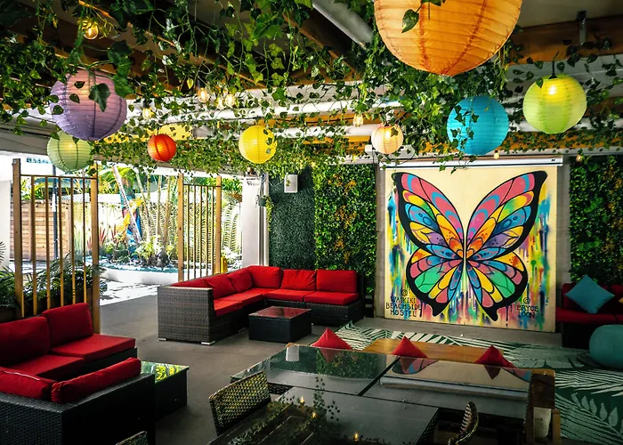 Waikiki Beachside Hostel